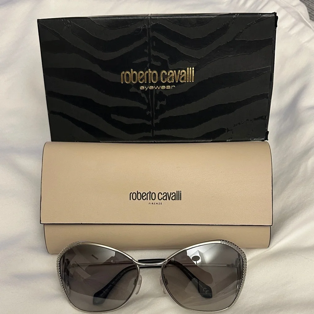 Roberto Cavalli Women's Silver Sunglasses with Gradient Gray Lenses - Picture 1 of 2